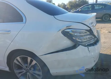 2017 Mercedes-Benz C 300 из США, поврежденный, VIN 55SWF4JB9HU234276